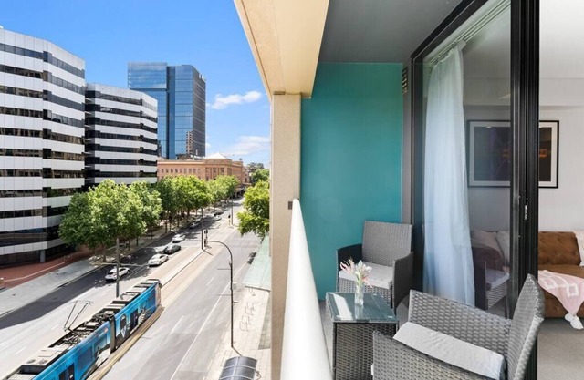 CBD 1BR Apt-104 North Terrace-Walkable/CityView