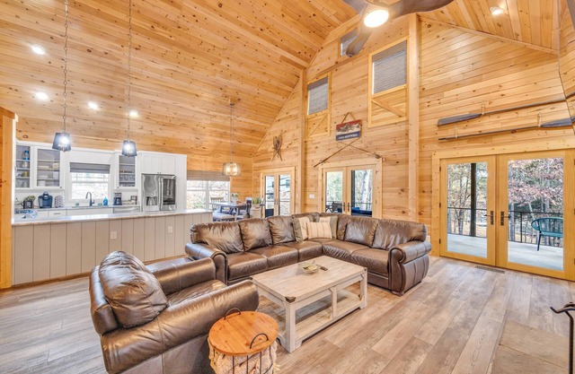 Cedar Ridge Lake House w/Hot Tub & Private Dock!