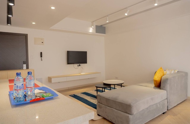 Centrally located making it easy to access shopping centers, CBD and airports.