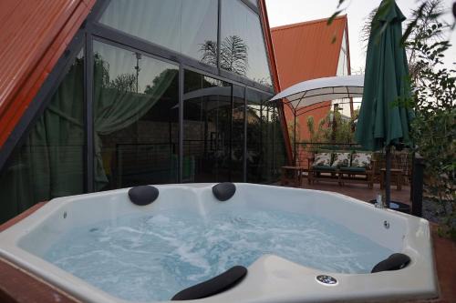 Chalés Alto Padrão com Jacuzzi no Centro de Bonito