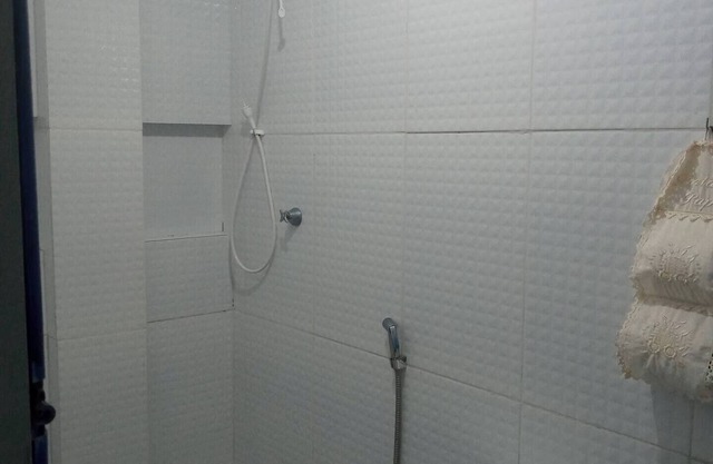 Chalet with air conditioning, 700m from the beach - 10 min from the airport. Savior