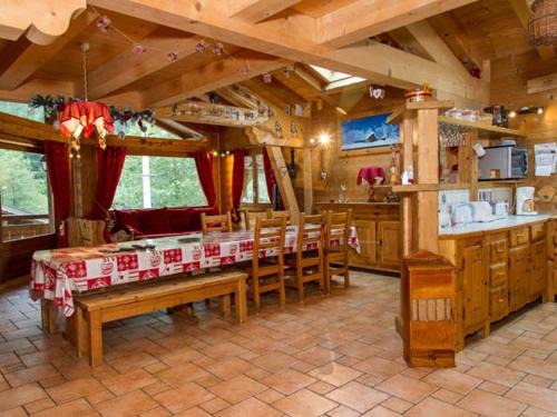 Chalet 8 pièces, 16 pers, proche village, parking, WiFi, animaux admis - FR-1-676-112