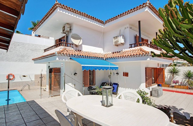 Chalet "El Dorado" with Pool, Wi-Fi, A/C, Terrace & Garden