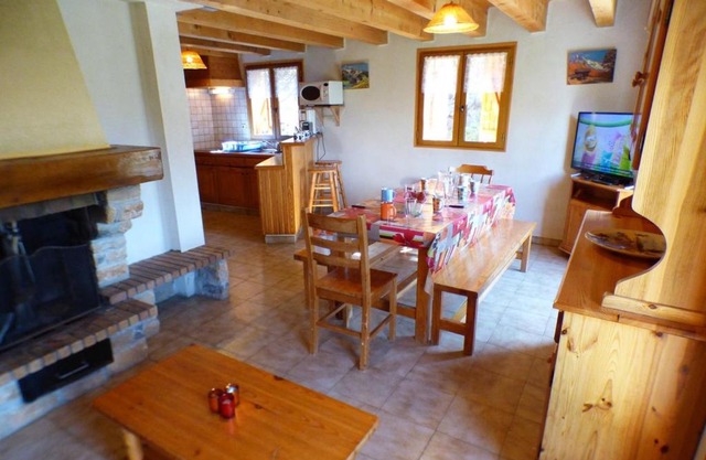 Chalet familial 4 pièces à Les Saisies, 8 pers, proche pistes, terrasse sud/ouest, en pleine nature - FR-1-594-42