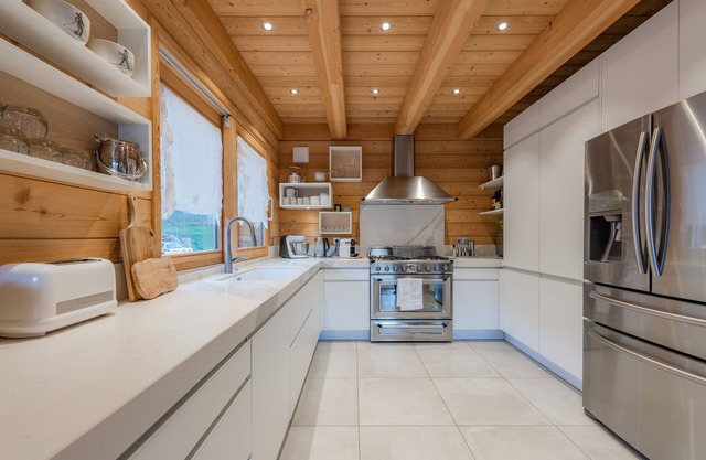 Chalet in the mountains, skis on !