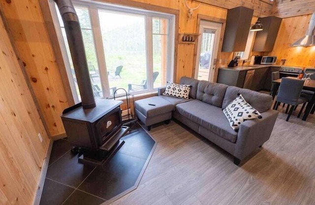 Chalet Le Western - Waterfront!