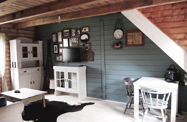 Chalet Lily