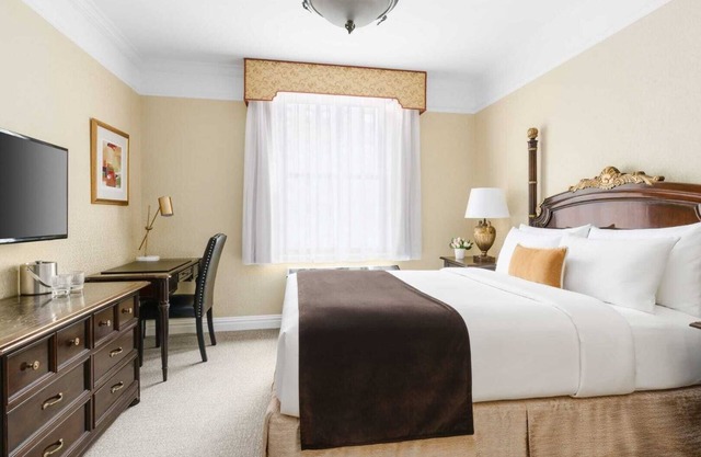 Charm of Manhattan, 3 Deluxe 1 King Bed at The Lucerne Hotel!