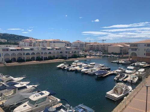 CHARMANT T2 VUE MARINA PLAGES A PIED