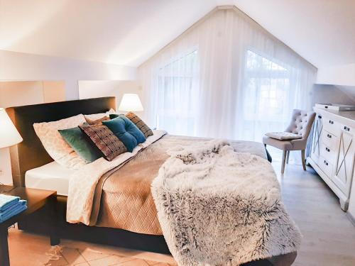 Charmante Design-Maisonette in Schiffweiler - 2 Etagen - Self-Check-in - 2 Parkplätze - WLAN - Balkon & Garten - ruhig gelegen - Nähe See & Wald - bis 7 Pers