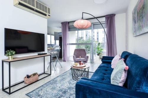 Charming 1BR Apt w Balcony In the Heart of TLV with Mamad by Sea N' Rent