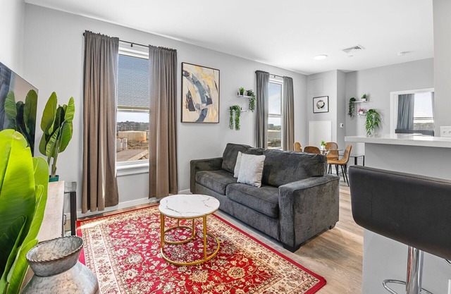 Charming 1BR Near Encore 7842