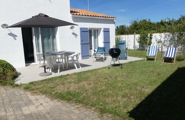 Charming 2-Bedroom House Near Beach & Town + Terrace, BBQ, Parking Included