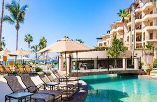Charming 2-bedroom resort with fitness room and AC in brilliant Cabo San Lucas