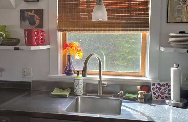 Charming 2-bedroom apartment in Wilton with Wi-Fi,central air, private road