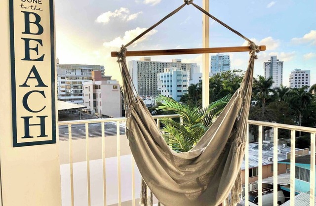 Charming 2-bedroom villa with AC, WiFi in enchanting Isla Verde, Carolina!