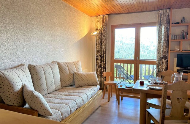Charming 2-Room Apartment with Balcony Near Méribel Slopes and Shuttle