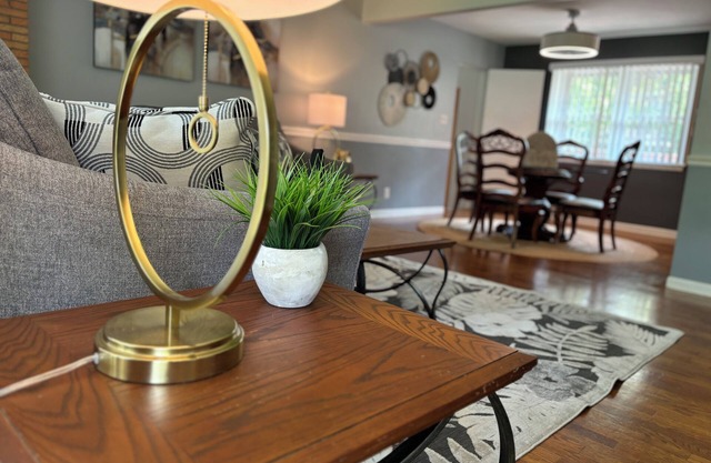Charming 3-Bedroom Yellow Ranch Retreat near Lake Michigan