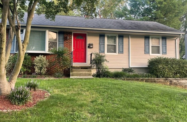 Charming 3-bedroom house in Annapolis two blocks from the Navy Stadium