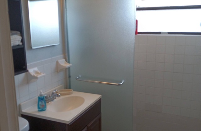 Charming 3-bedroom house in wonderful Melbourne with WiFi, AC