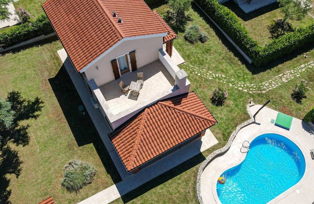 Charming 3-BR Villa Retreat for 6 with private heatable pool