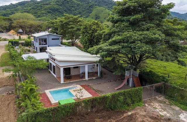 Charming 3-bedroom villa With Private Pool & Close to the Tamarindo Beach