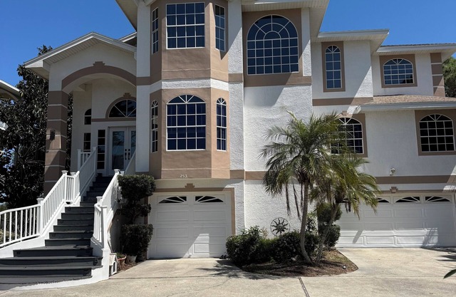 Charming 4-bedroom waterfront home in Palm harbor, Florida