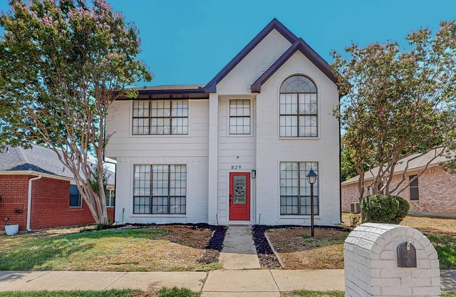 Charming and fully updated 3-bedroom house in Flower Mound with WiFi, AC.