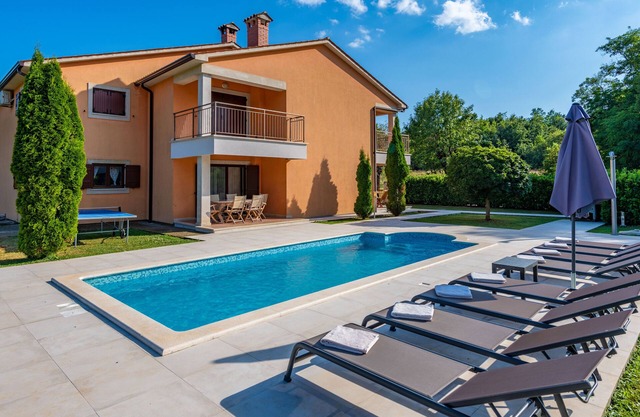 Charming and ideal for 10 vacationers