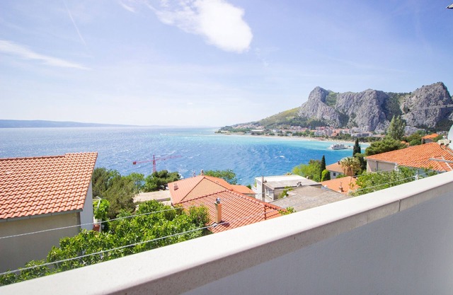 Charming apartment for 6-8 people, with sea views