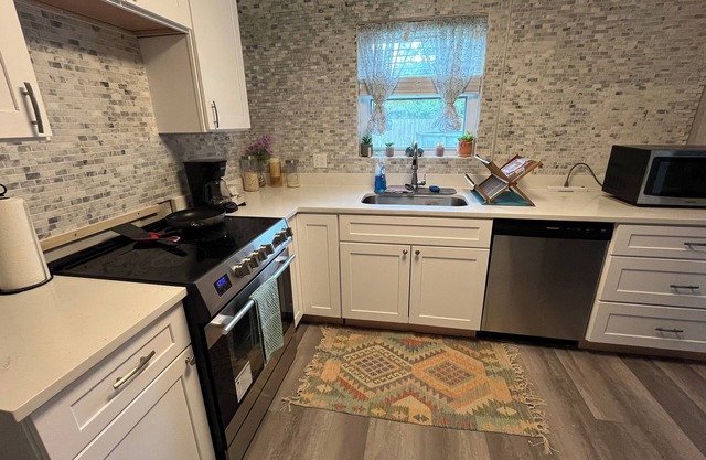 Charming bedroom available with WiFi and AC