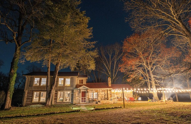 Charming Cabin in Rising Fawn with AC, WiFi and outdoor space