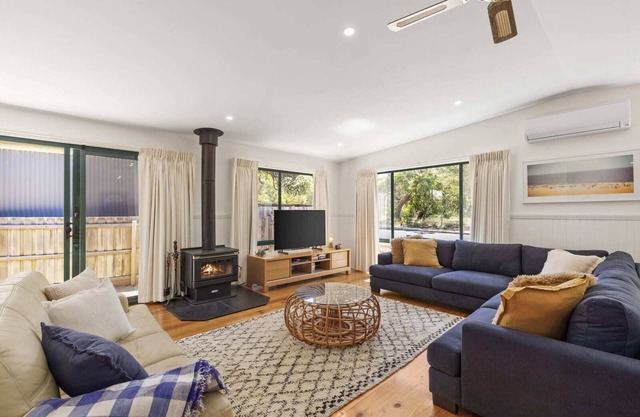 Charming Cedar Cottage