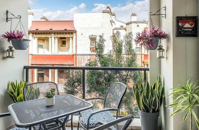 Charming Chippendale Escape with Rooftop Pool
