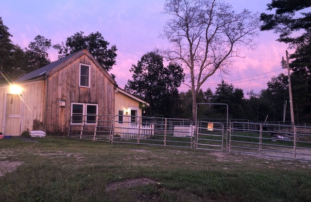 Charming Comfortable Cottage at Windcroft Stables
