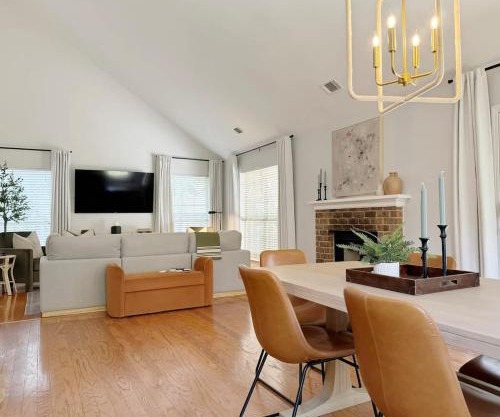 Charming Cottage for Family and Dogs near Beach & City
