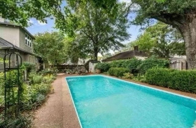 Charming Cottage near Memphis zoo and restaurants