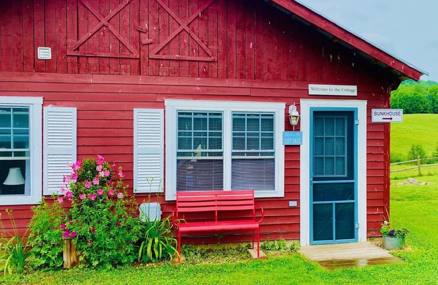 Charming cottage on working farm near Stowe