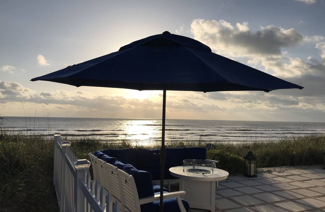 Charming Direct Oceanfront 1940's Beach Cottage in the Perfect Location!