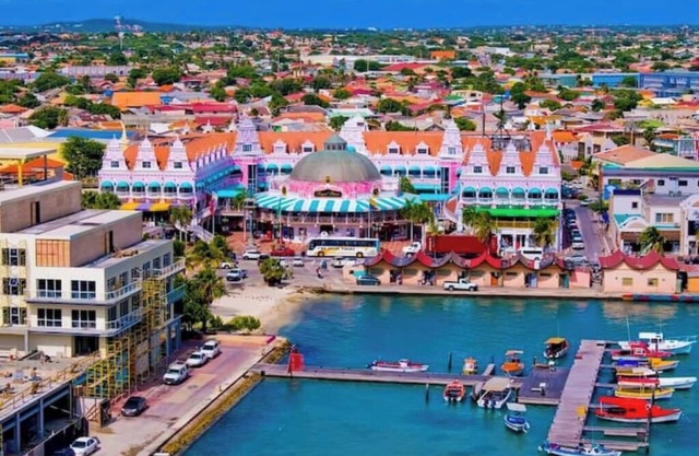 Charming downtown getawaynn
