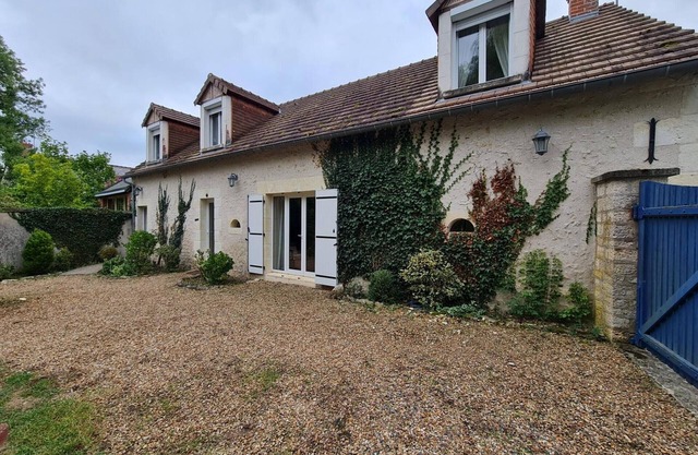 Charming Home near Loire Castles - Spacious, All-Inclusive, WiFi, Parking, Garden, Sleeps 8