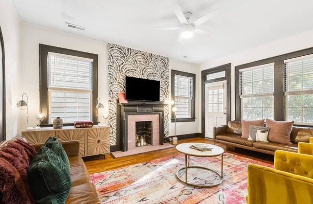 Charming Historic Downtown Abode! King Street