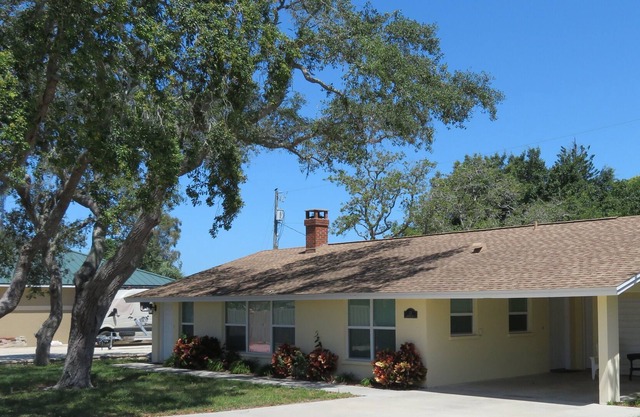 Charming home with a short walk to the beach!