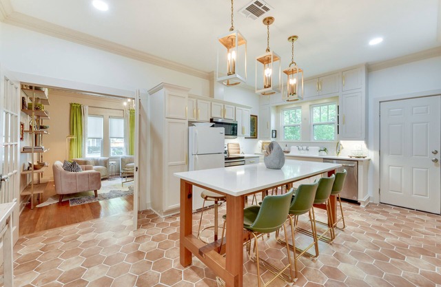 Charming Lake Charles Vacation Rental w/Yard