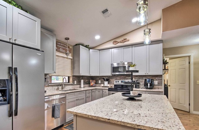 Charming Lake Panasoffkee Abode on 2 Acres!