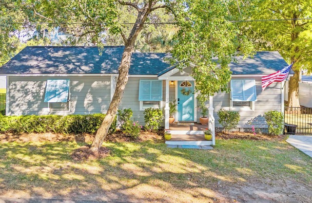 Charming Little Hideaway in the Heart of Murrells Inlet!