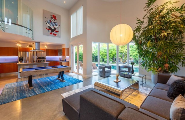 Charming Luxe Two-Level Villa, Cabana w/TV+BBQ