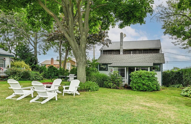 Charming North Fork Cottage, Steps to Waterfront