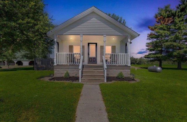 Charming-relaxing 3BR farmhouse *15min from town