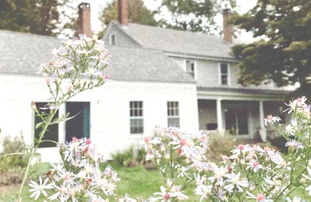 Charming restored farmhouse in the heart of New England